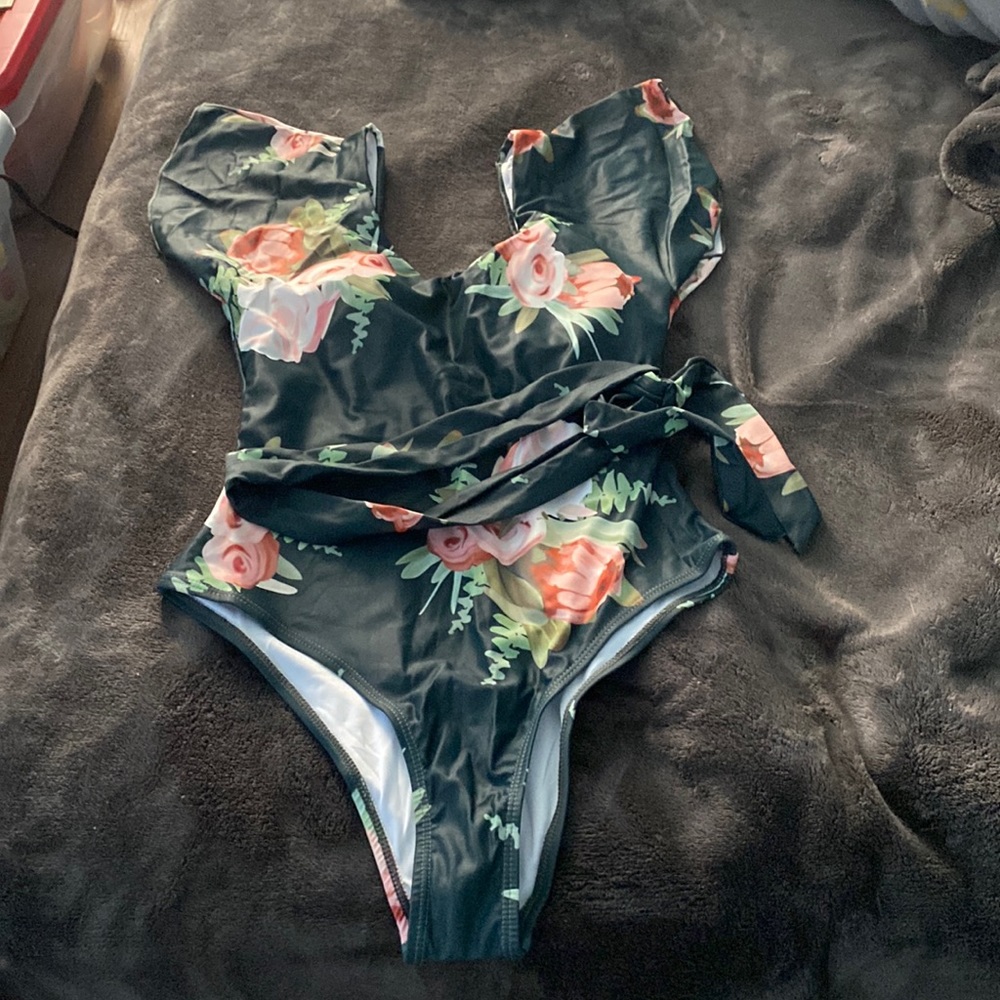 XS women's bathing suit one piece